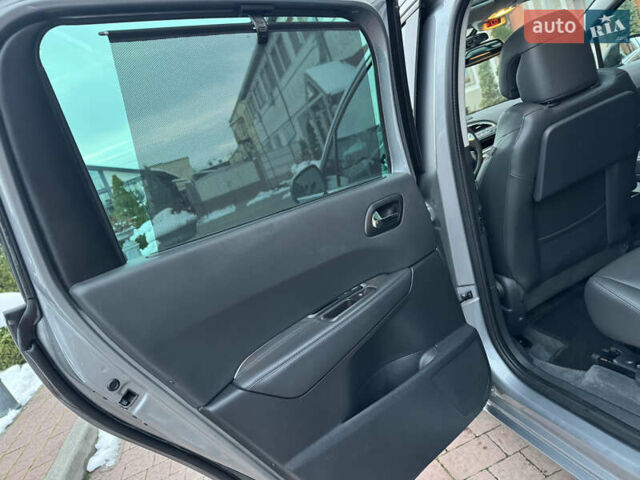 Сірий Пежо 5008, об'ємом двигуна 1.6 л та пробігом 223 тис. км за 10750 $, фото 110 на Automoto.ua