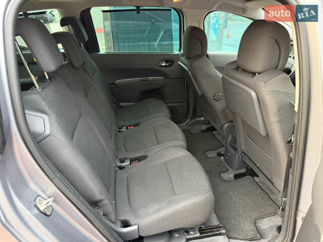 Сірий Пежо 5008, об'ємом двигуна 1.6 л та пробігом 200 тис. км за 12300 $, фото 54 на Automoto.ua