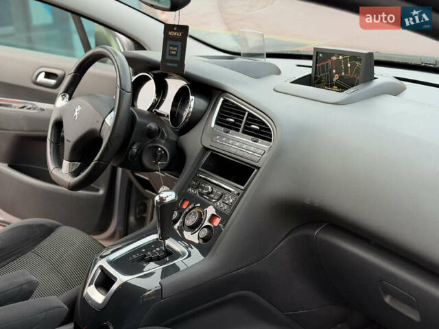 Сірий Пежо 5008, об'ємом двигуна 1.6 л та пробігом 200 тис. км за 12300 $, фото 22 на Automoto.ua