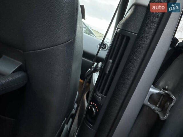 Сірий Пежо 5008, об'ємом двигуна 1.6 л та пробігом 223 тис. км за 10750 $, фото 109 на Automoto.ua