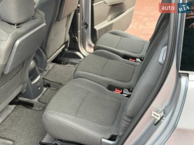 Сірий Пежо 5008, об'ємом двигуна 1.6 л та пробігом 200 тис. км за 12300 $, фото 32 на Automoto.ua