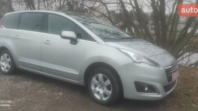 Серый Пежо 5008, объемом двигателя 1.56 л и пробегом 193 тыс. км за 10350 $, фото 1 на Automoto.ua