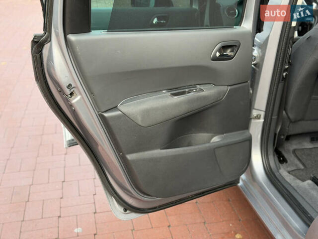 Сірий Пежо 5008, об'ємом двигуна 1.6 л та пробігом 200 тис. км за 12300 $, фото 30 на Automoto.ua