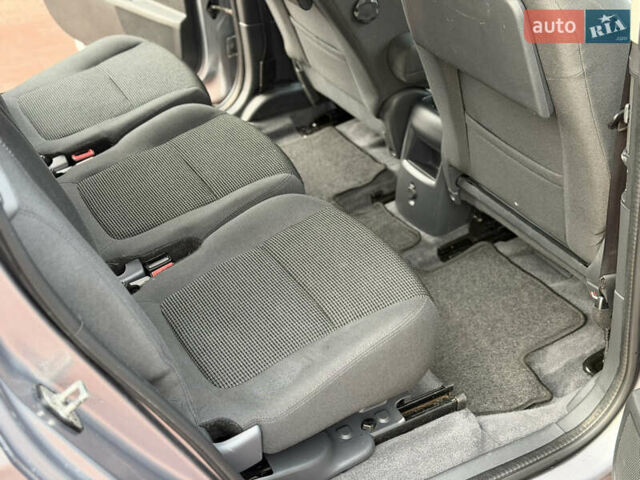 Сірий Пежо 5008, об'ємом двигуна 1.6 л та пробігом 200 тис. км за 12300 $, фото 27 на Automoto.ua