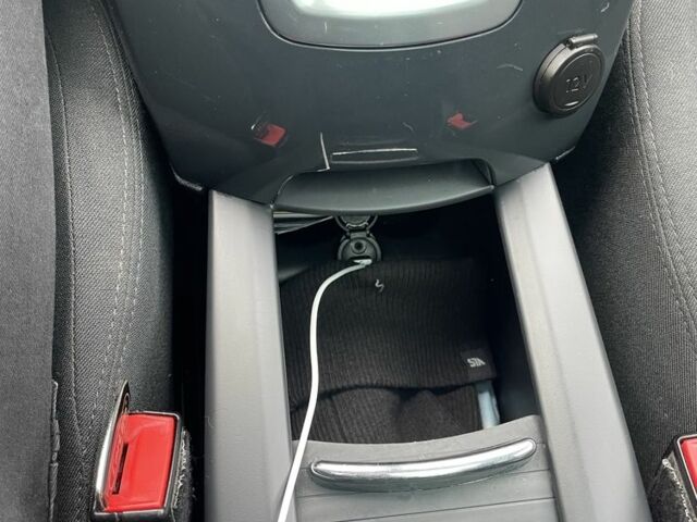 Серый Пежо 5008, объемом двигателя 2 л и пробегом 240 тыс. км за 12300 $, фото 19 на Automoto.ua