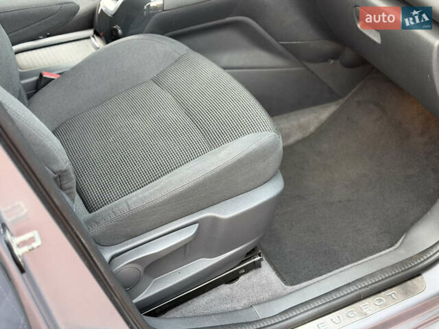 Сірий Пежо 5008, об'ємом двигуна 1.6 л та пробігом 200 тис. км за 12300 $, фото 21 на Automoto.ua