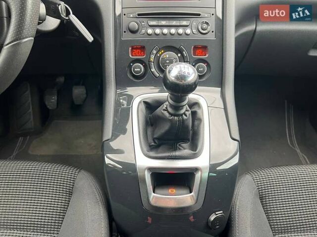 Сірий Пежо 5008, об'ємом двигуна 1.6 л та пробігом 202 тис. км за 10699 $, фото 28 на Automoto.ua