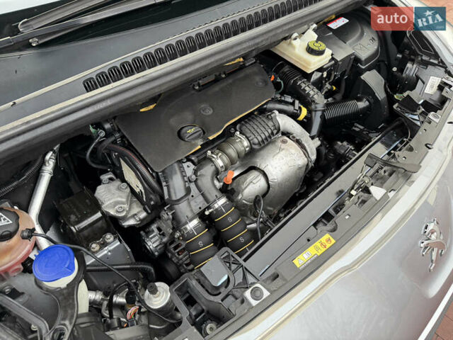 Сірий Пежо 5008, об'ємом двигуна 1.6 л та пробігом 200 тис. км за 12300 $, фото 74 на Automoto.ua