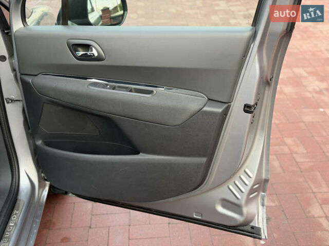 Сірий Пежо 5008, об'ємом двигуна 1.6 л та пробігом 200 тис. км за 12300 $, фото 19 на Automoto.ua