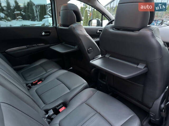 Сірий Пежо 5008, об'ємом двигуна 1.6 л та пробігом 223 тис. км за 10750 $, фото 108 на Automoto.ua