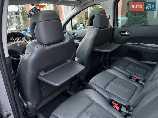 Сірий Пежо 5008, об'ємом двигуна 1.6 л та пробігом 223 тис. км за 10750 $, фото 117 на Automoto.ua