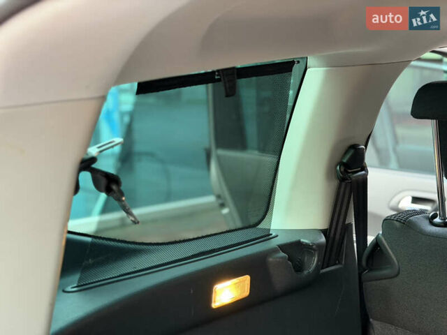 Сірий Пежо 5008, об'ємом двигуна 1.6 л та пробігом 200 тис. км за 12300 $, фото 38 на Automoto.ua