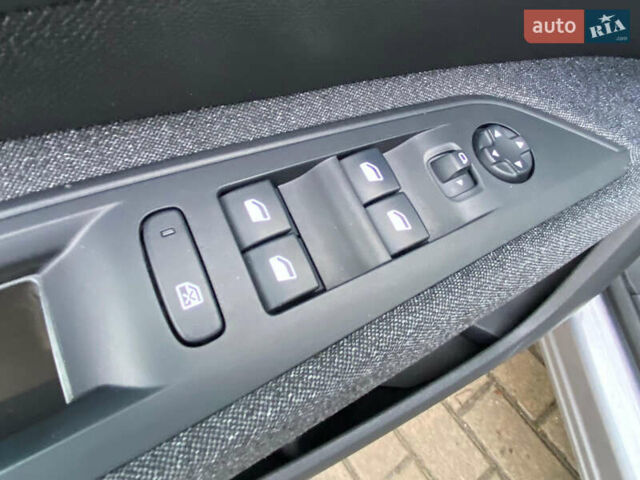 Сірий Пежо 5008, об'ємом двигуна 1.6 л та пробігом 221 тис. км за 21500 $, фото 18 на Automoto.ua