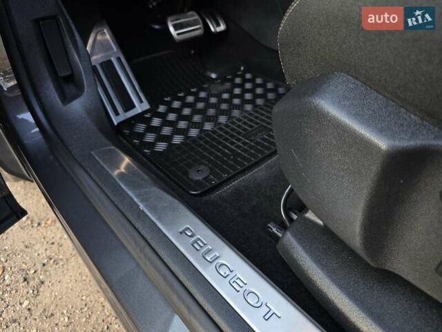 Сірий Пежо 5008, об'ємом двигуна 0 л та пробігом 137 тис. км за 25999 $, фото 33 на Automoto.ua