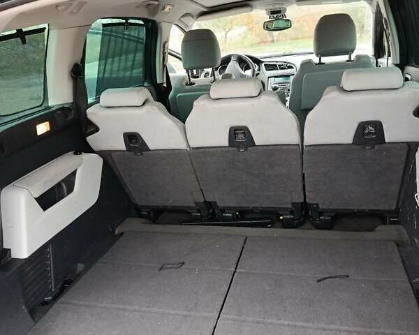 Серый Пежо 5008, объемом двигателя 1.6 л и пробегом 196 тыс. км за 6200 $, фото 7 на Automoto.ua