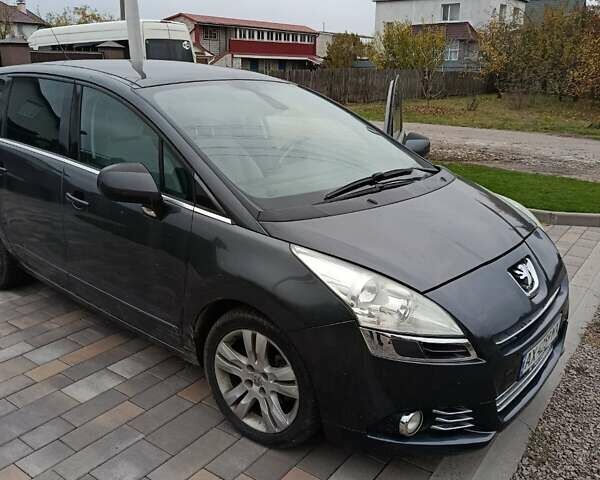 Серый Пежо 5008, объемом двигателя 1.6 л и пробегом 196 тыс. км за 6200 $, фото 3 на Automoto.ua