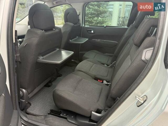 Пежо 5008 2009 в Львове на Automoto.ua Серый Пежо 5008, объемом двигателя 1.6 л и пробегом 267 тыс. км за 6900 $, фото 17 на Automoto.ua