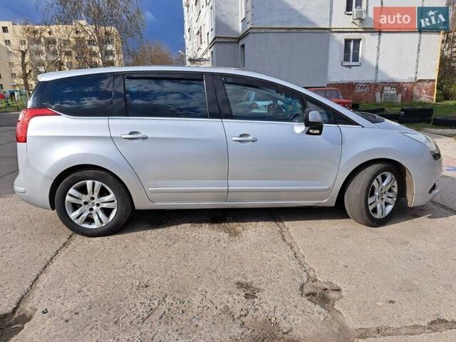 Серый Пежо 5008, объемом двигателя 2 л и пробегом 289 тыс. км за 7300 $, фото 5 на Automoto.ua