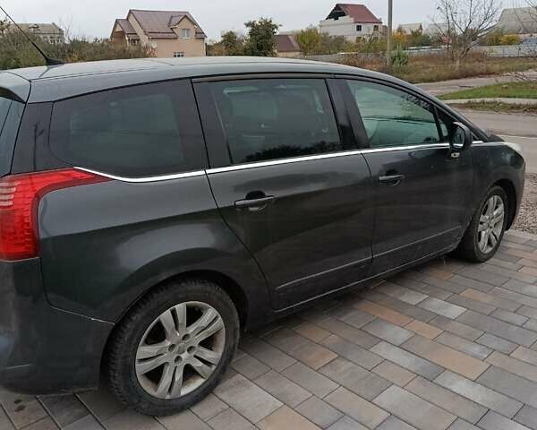 Серый Пежо 5008, объемом двигателя 1.6 л и пробегом 196 тыс. км за 6200 $, фото 4 на Automoto.ua