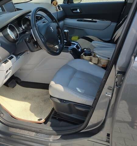 Серый Пежо 5008, объемом двигателя 1.56 л и пробегом 292 тыс. км за 7800 $, фото 19 на Automoto.ua