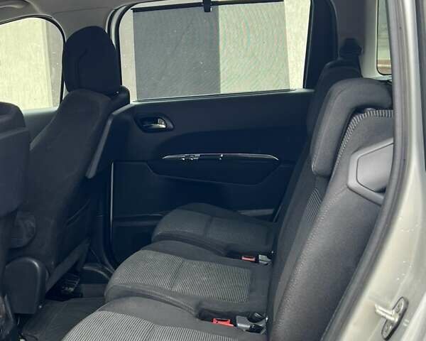Серый Пежо 5008, объемом двигателя 1.6 л и пробегом 273 тыс. км за 8400 $, фото 2 на Automoto.ua