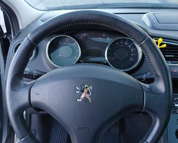 Серый Пежо 5008, объемом двигателя 2 л и пробегом 264 тыс. км за 9900 $, фото 1 на Automoto.ua