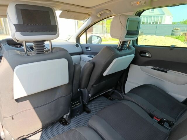 Серый Пежо 5008, объемом двигателя 1.6 л и пробегом 270 тыс. км за 8300 $, фото 1 на Automoto.ua