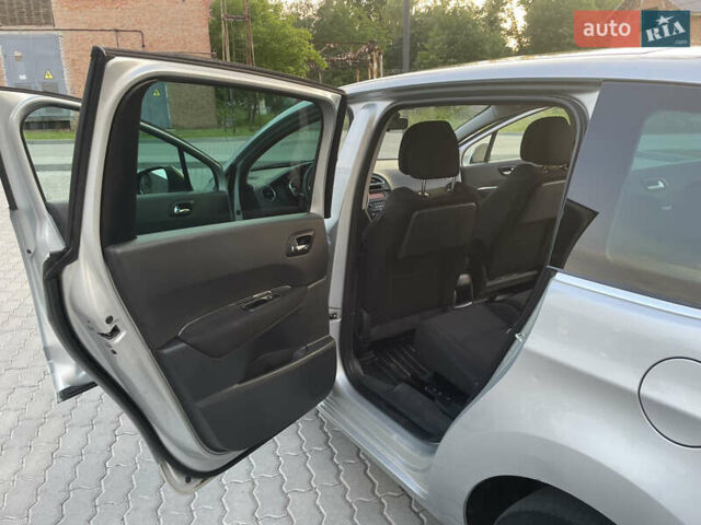 Сірий Пежо 5008, об'ємом двигуна 2 л та пробігом 337 тис. км за 9000 $, фото 12 на Automoto.ua