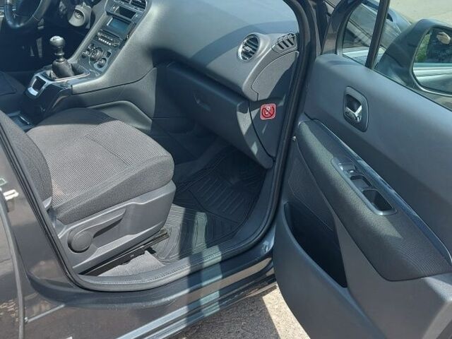 Серый Пежо 5008, объемом двигателя 0 л и пробегом 1 тыс. км за 8100 $, фото 4 на Automoto.ua