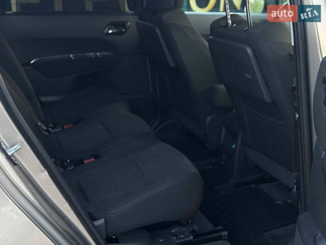 Серый Пежо 5008, объемом двигателя 1.56 л и пробегом 268 тыс. км за 7290 $, фото 17 на Automoto.ua