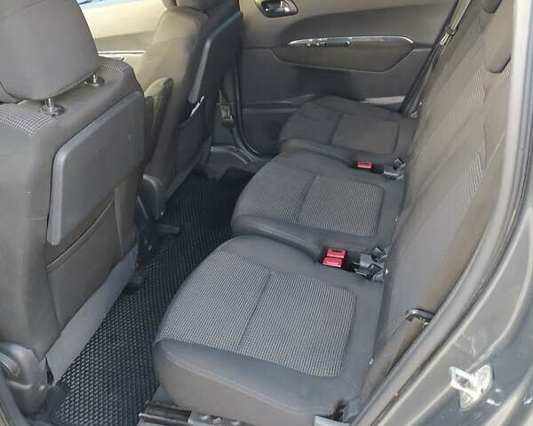 Серый Пежо 5008, объемом двигателя 1.56 л и пробегом 320 тыс. км за 8200 $, фото 4 на Automoto.ua