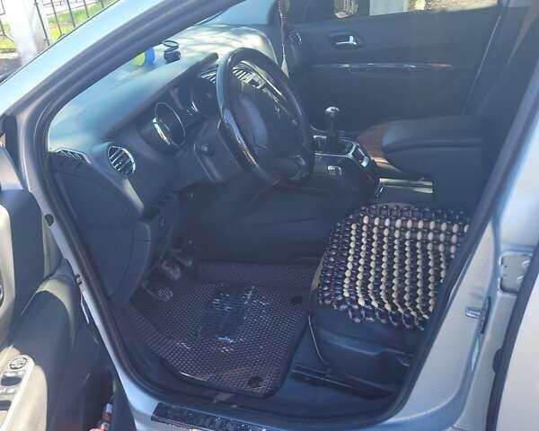 Сірий Пежо 5008, об'ємом двигуна 1.6 л та пробігом 223 тис. км за 7000 $, фото 6 на Automoto.ua