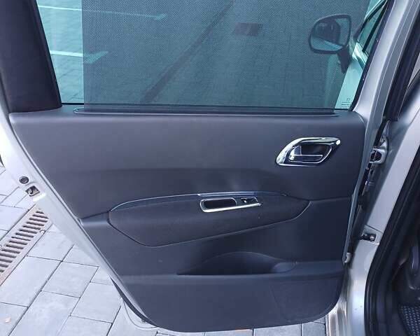 Серый Пежо 5008, объемом двигателя 2 л и пробегом 264 тыс. км за 9900 $, фото 9 на Automoto.ua