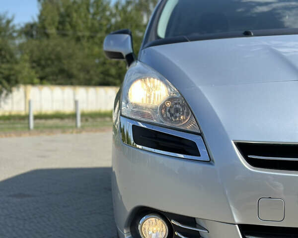 Серый Пежо 5008, объемом двигателя 1.56 л и пробегом 271 тыс. км за 6850 $, фото 9 на Automoto.ua