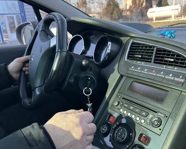 Сірий Пежо 5008, об'ємом двигуна 1.56 л та пробігом 265 тис. км за 7600 $, фото 7 на Automoto.ua