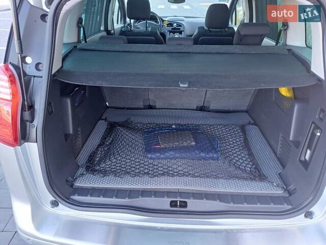 Серый Пежо 5008, объемом двигателя 2 л и пробегом 264 тыс. км за 9900 $, фото 3 на Automoto.ua