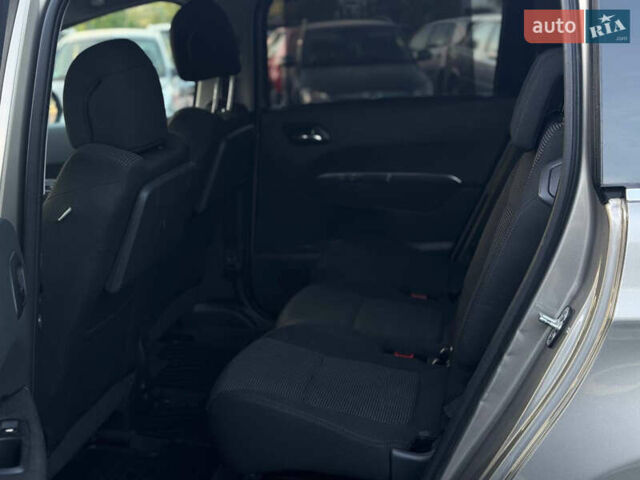 Серый Пежо 5008, объемом двигателя 1.56 л и пробегом 268 тыс. км за 7290 $, фото 15 на Automoto.ua