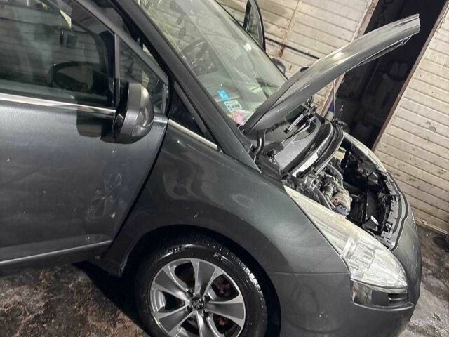 Сірий Пежо 5008, об'ємом двигуна 1.6 л та пробігом 179 тис. км за 6500 $, фото 2 на Automoto.ua