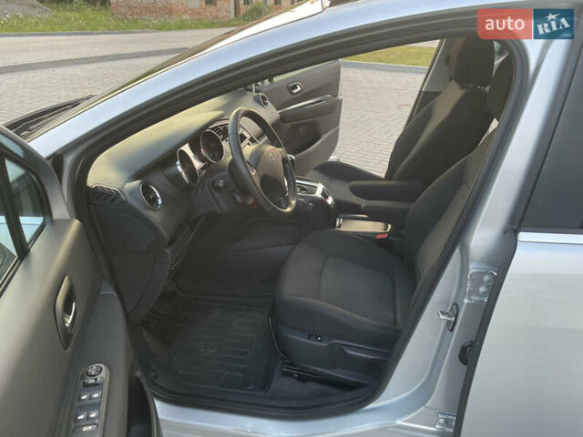 Сірий Пежо 5008, об'ємом двигуна 2 л та пробігом 337 тис. км за 9000 $, фото 11 на Automoto.ua