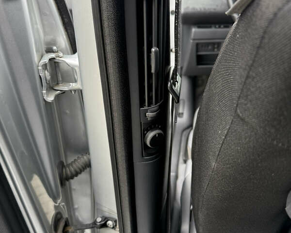 Серый Пежо 5008, объемом двигателя 2 л и пробегом 306 тыс. км за 8800 $, фото 12 на Automoto.ua