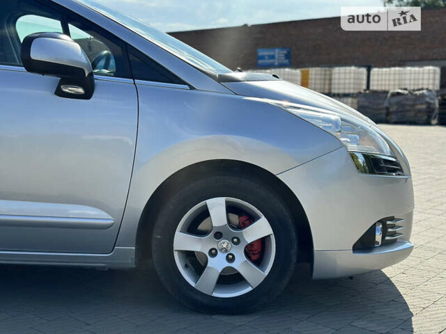 Серый Пежо 5008, объемом двигателя 1.56 л и пробегом 271 тыс. км за 6850 $, фото 12 на Automoto.ua