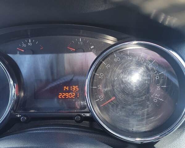 Сірий Пежо 5008, об'ємом двигуна 1.6 л та пробігом 223 тис. км за 7000 $, фото 5 на Automoto.ua