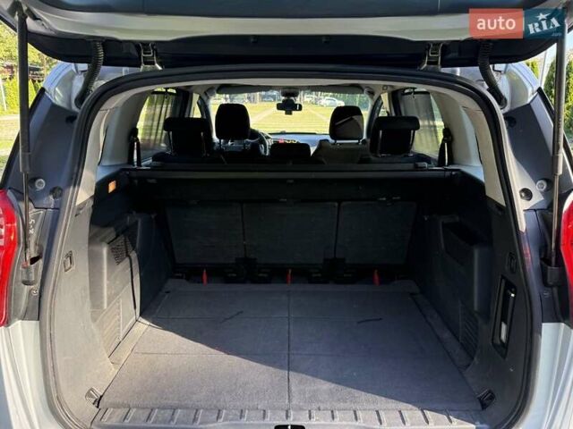 Сірий Пежо 5008, об'ємом двигуна 1.56 л та пробігом 252 тис. км за 7300 $, фото 11 на Automoto.ua