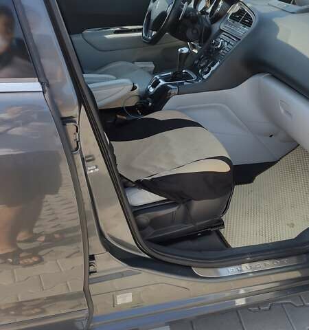 Серый Пежо 5008, объемом двигателя 1.56 л и пробегом 292 тыс. км за 7800 $, фото 27 на Automoto.ua