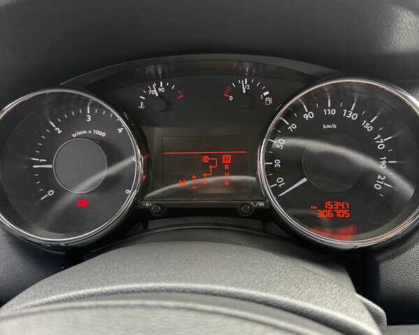 Серый Пежо 5008, объемом двигателя 2 л и пробегом 306 тыс. км за 8800 $, фото 13 на Automoto.ua