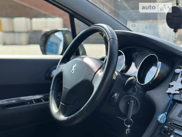 Серый Пежо 5008, объемом двигателя 1.56 л и пробегом 271 тыс. км за 6850 $, фото 30 на Automoto.ua