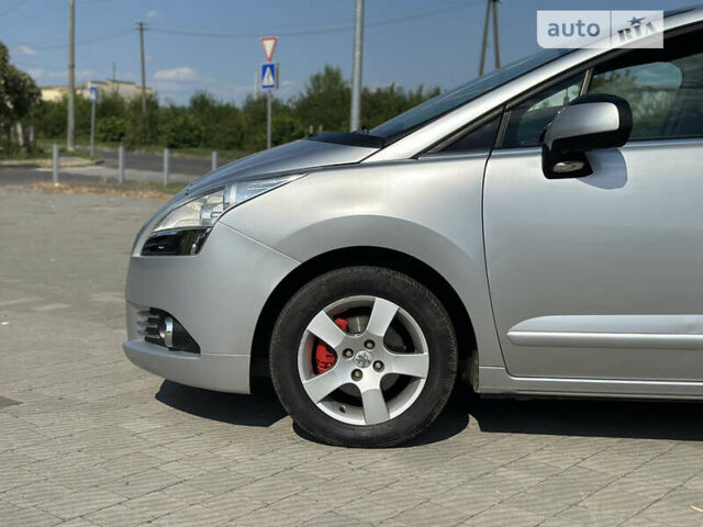 Серый Пежо 5008, объемом двигателя 1.56 л и пробегом 271 тыс. км за 6850 $, фото 3 на Automoto.ua