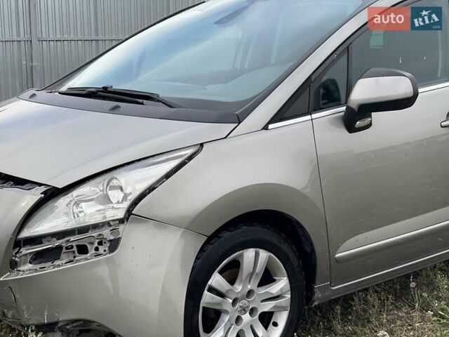 Серый Пежо 5008, объемом двигателя 1.56 л и пробегом 445 тыс. км за 4800 $, фото 9 на Automoto.ua