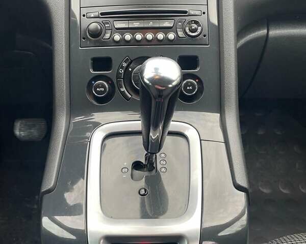 Сірий Пежо 5008, об'ємом двигуна 1.56 л та пробігом 235 тис. км за 7800 $, фото 10 на Automoto.ua