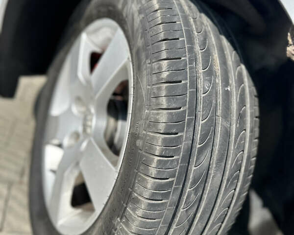 Серый Пежо 5008, объемом двигателя 1.56 л и пробегом 271 тыс. км за 6850 $, фото 42 на Automoto.ua